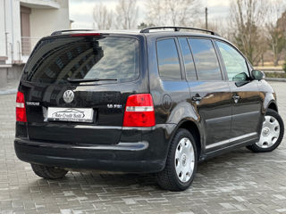 Volkswagen Touran foto 2