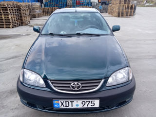 Toyota Avensis foto 8