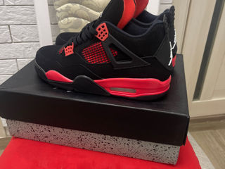 Jordan 4 Red Thunder foto 3