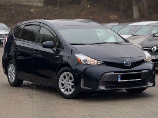 Toyota Prius v foto 4