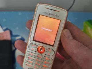 Sony ericsson w200i.   150 lei. foto 3