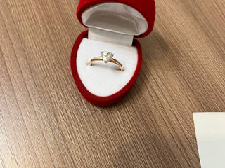 Кольцо из красного золота с камнями Фианит