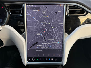 Tesla Model X foto 12