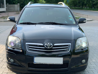 Toyota Avensis foto 1