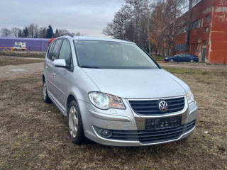 Volkswagen Touran foto 2