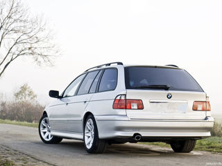 BMW 5 Series Touring foto 3