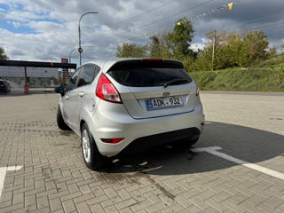 Ford Fiesta foto 5