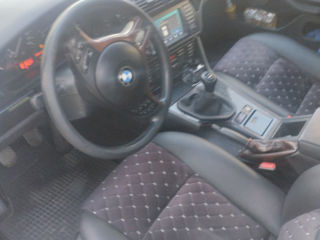 BMW 5 Series foto 4