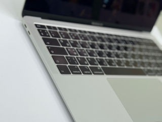 Macbook air 2018 stare ideala ! Tastatura limba rusa foto 7