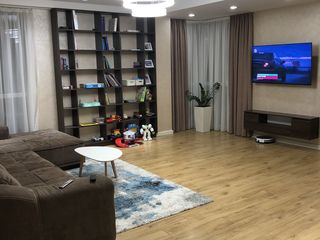 Apartament cu 4 camere, 130 m², Centru, Ialoveni foto 2