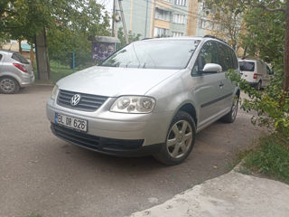 Volkswagen Touran foto 1