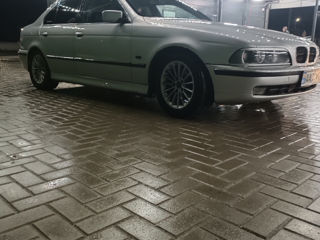 BMW 5 Series foto 6