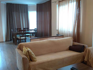 Se oferă spre chirie apartament cu 2 nivele in sec. Centru , str. Bucuresti ( Crown Plaza)! foto 3