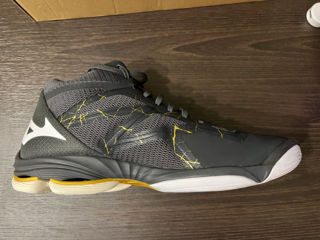 Волейбольные кроссовки mizuno wave lightning z7 mid foto 5