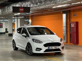 Ford Fiesta foto 8