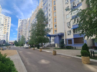 Apartament cu 2 camere, 70 m², Buiucani, Chișinău foto 11