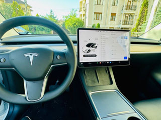 Tesla Model Y foto 7