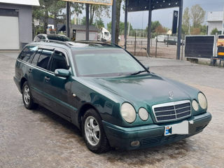 Mercedes E-Class Wagon foto 2