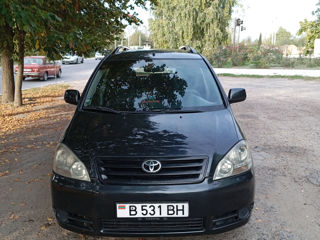 Toyota Avensis Verso foto 3