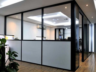 Pereti despartitor din PVC/aluminiu/sticla securizata.Перегородки из ПВХ/алюминия/стекла. foto 5