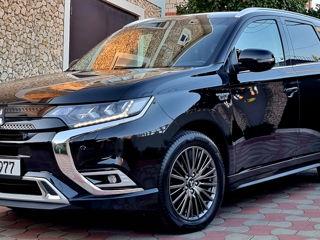 Mitsubishi Outlander foto 2