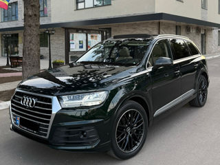 Audi Q7 фото 0