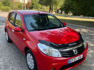 Dacia Sandero foto 1