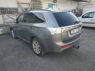 Mitsubishi Outlander foto 2