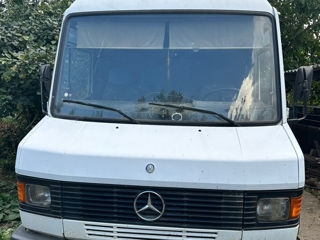 Mercedes 811D foto 1