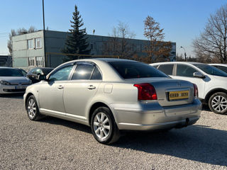 Toyota Avensis foto 4