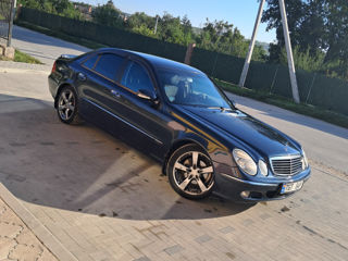 Mercedes E-Class foto 1