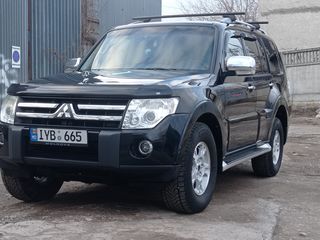 Mitsubishi Pajero foto 2