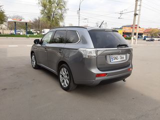 Mitsubishi Outlander foto 4