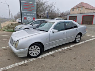 Mercedes E-Class foto 4