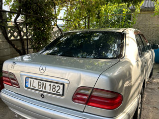 Mercedes E-Class foto 2