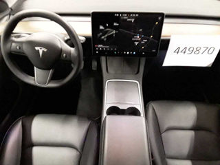 Tesla Model Y foto 3