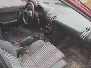 Mazda 323 foto 4