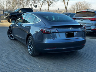 Tesla Model 3 foto 4