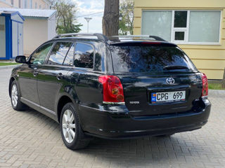 Toyota Avensis foto 4