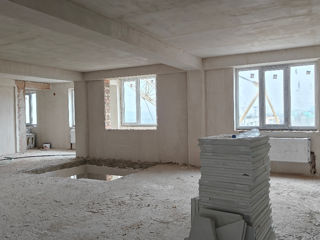 Apartament cu 3 camere, 134 m², Sculeni, Chișinău foto 3