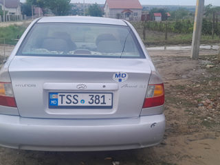 Hyundai Accent foto 5