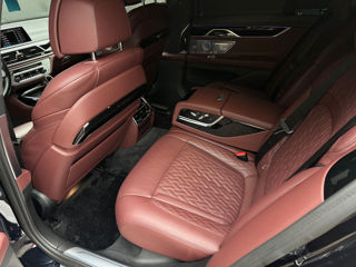 BMW 7 Series foto 8