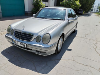 Mercedes E-Class фото 4