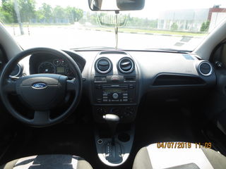 Ford Fiesta foto 5