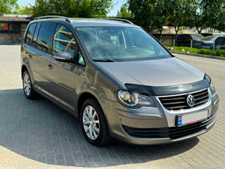 Volkswagen Touran foto 2