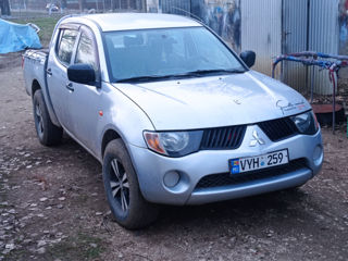 Mitsubishi L200 foto 2