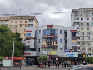 Chirie spatiu comercial, în prima linie, cu flux intens