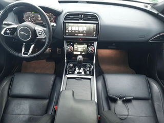 Jaguar XE foto 5