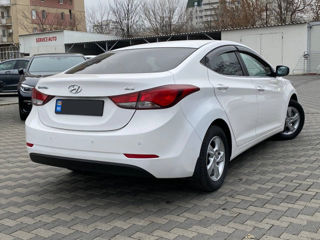 Hyundai Elantra foto 3