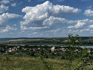 Земельный участок под строительство с видом на озеро в Молдове.